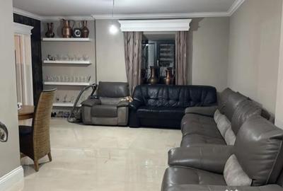 Casă cu 8 camere cu Teren 750 Mp în Central - 2