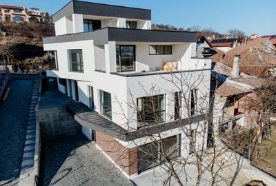 Casa cu 7 camere, 234mp utili, terasa panoramica, Dambul R.