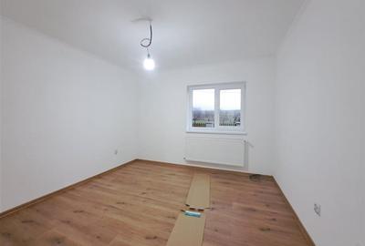 Apartament cu 3 camere , decomandat , cu 2160 mp teren intravilan - 3