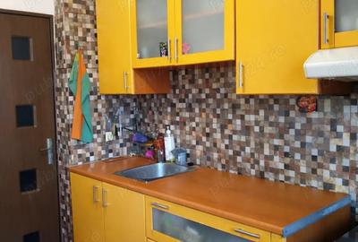 Apartament 2 camere decomandat 48 m Calea Vitan vedere lini?tita etaj 1 - 3