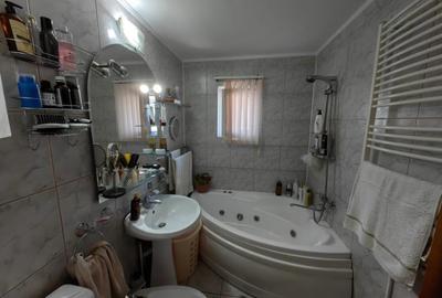 Apartament cu 2 camere decomandat în Traian - 4