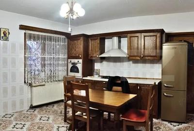 Casă cu Teren 1178 Mp în Central - 2