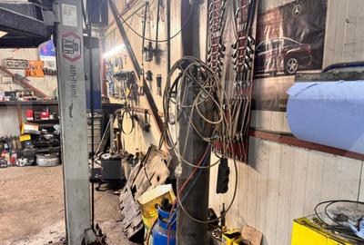 Hala Service Complet Utilata La Strada Principala, Zo - 3