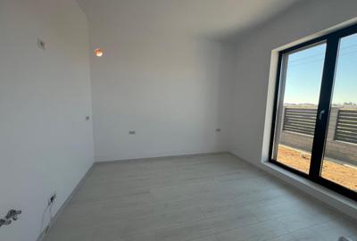 Casa individuala pe parter cu 4 camere // 2 bai // panouri 3 Kw - 6