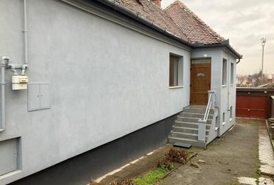 Casă individuală cu 3 camere cu Canalizare în Piața Cluj - 1