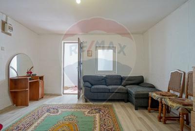 Casa / Vila cu 3 camere de vanzare - 2