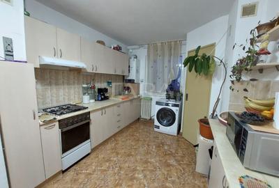 Apartament 3 camere decomandat, etaj intermediar, zona Minerva - 1