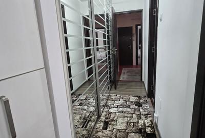 Apartament cu 3 camere decomandat în Micro 3 - 3