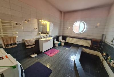 Casă individuală cu 8 camere cu Canalizare în Central - 7