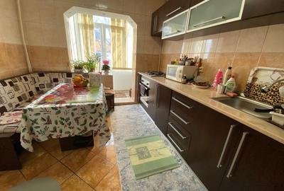 Apartament cu 3 camere decomandat, mobilat în Dristor
