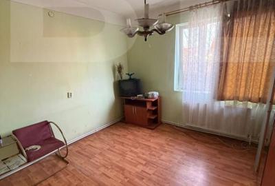 Casa de vanzare, cu 3 camere, doua bucatarii+teren in Simeri - 2