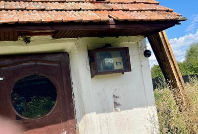 Proprietate UNICA: Casa la rosu cu teren mare si acces la rau - 2