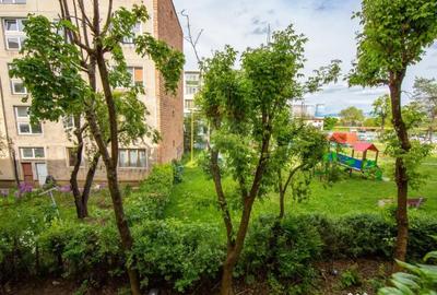 Apartament cu 4 camere decomandat în Craiter