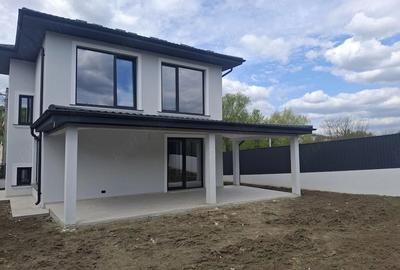 Casă cu 7 camere cu Teren 500 Mp în Bucium - 4