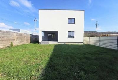 Ocazie !!! Casa spa?ioasa ?i moderna intr-o zona lini?tita ! - 2