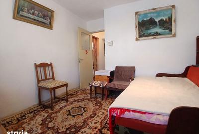 Apartament cu 3 camere decomandat în Micro 11