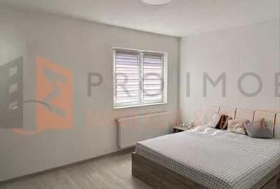 Casă cu 4 camere decomandat în Micro 5