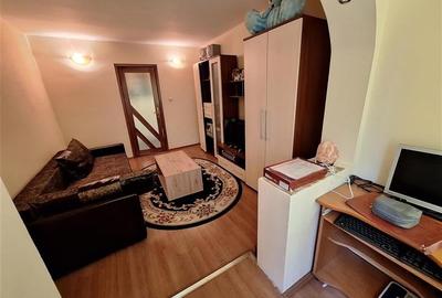Apartament 3 decomandate, etaj 1, zona Narcisa - 3