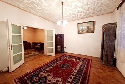 Casa 4 camere pivnita curte individuala Zona Lazaret - 1