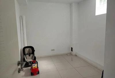 Spațiu comercial, de 380 mp, în Titan - 9