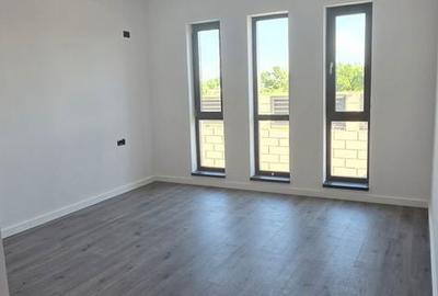 Casă cu 4 camere cu Teren 400 Mp în Domnești - 2