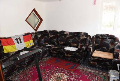 Casă cu 3 camere decomandat în Mislea