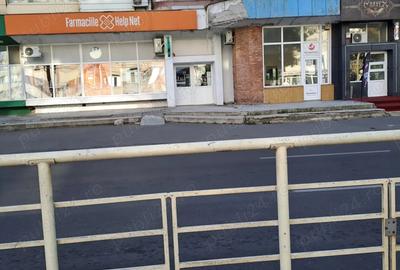 Inchiriez spa?iu comercial B-dul Doroban?ilor colt Str.Scolilor - 4