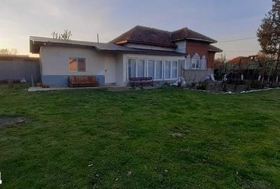 Casă cu 4 camere cu Teren 109 Mp în Leordeni - 1