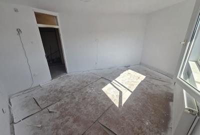 Langa Sud Plaza. Decomandat. Centrala proprie. 2 Balcoane, Debara. - 4