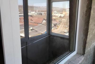 Garsonieră decomandată în Valenta - 9