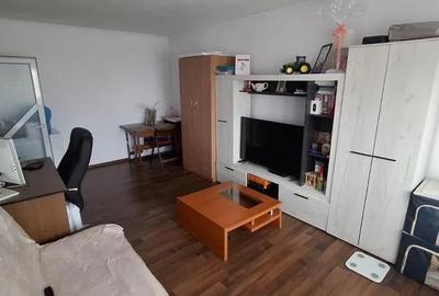 Nicolina - 2 Camere Decomandat - Etaj Intermediar - Bloc 1986 - 1