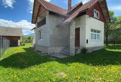 Casă cu 5 camere cu Teren 1925 Mp în Bran - 2