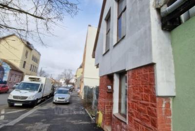 Casă cu 6 camere cu Canalizare în Central - 3