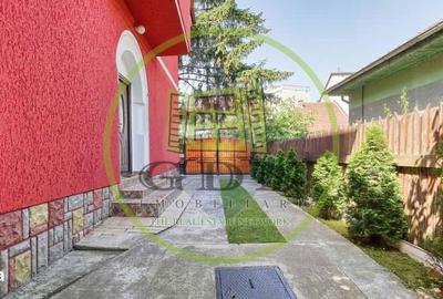 Apartament cu 3 camere, mobilat în Florilor - 2