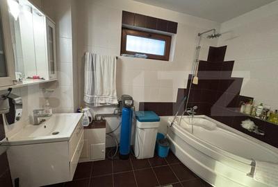 Casă cu 5 camere cu Teren 2300 Mp în Aninoasa - 13
