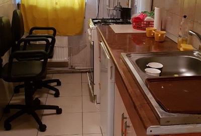 Garsoniera mobilata, cu CT, la parter, pe Republicii - Rodica - 25