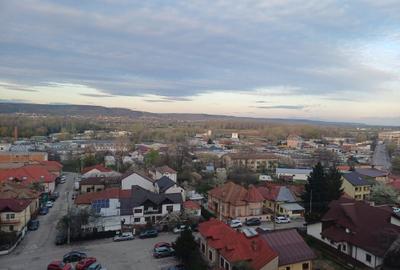 Apartament cu 4 camere decomandat în Central - 2