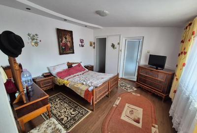 Casă cu 5 camere cu Canalizare în Chercea - 12