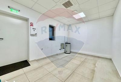 Spațiu comercial, de 122 mp, în Tractorul - 10