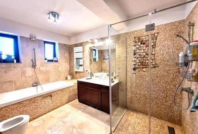 Casă cu 6 camere cu Teren 1756 Mp în Central - 2