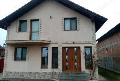 Casă cu Teren 750 Mp în Feldioara - 1