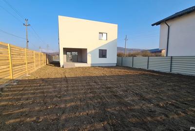 Casa De Vanzare - 2