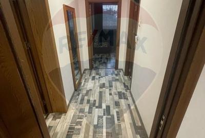 Apartament cu 3 camere de vanzare in zona Rovine - 3