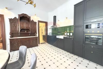 Apartament cu 3 camere semidecomandat, mobilat în Central - 1