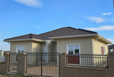 Duplex pe parter - pret excelent - zona in plina dezvoltare - strada asfaltata - 1