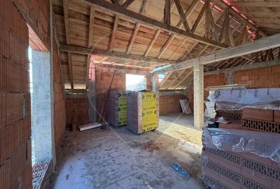 Casă cu 4 camere cu Teren 250 Mp în Central - 11