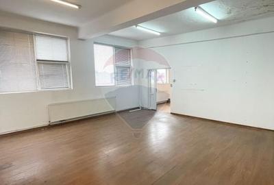 Birou, de 128 mp, în UTA - 5