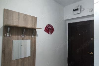 Inchiriez apartament cu doua camere Bulevardul Revolu?iei Inchiriez apartament cu doua camere Bulevardul Revolu?iei - 1