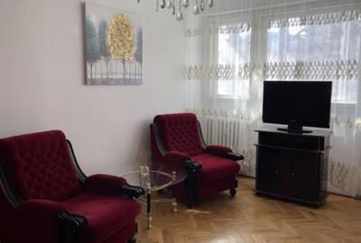 Apartament cu 3 camere semidecomandat în Obor