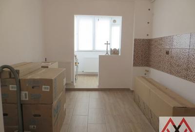 Apartament cu 4 camere semidecomandat în Berceni - 1